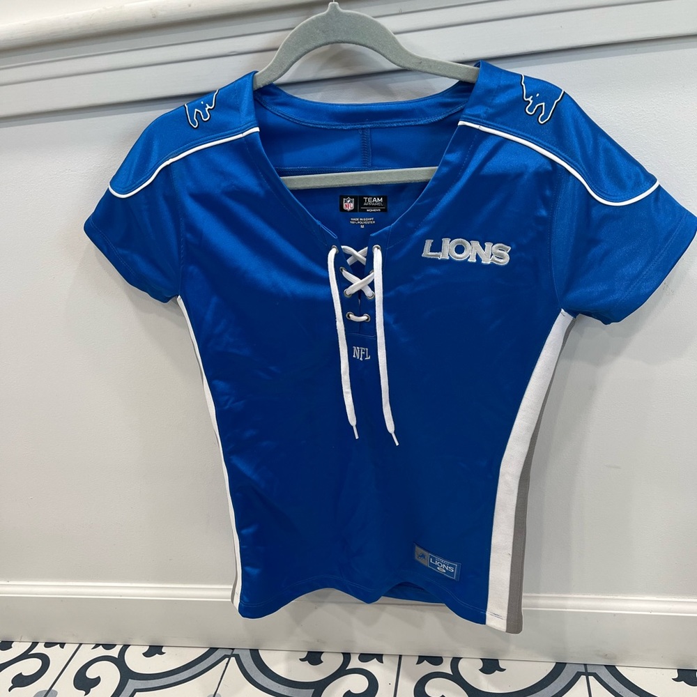 Women’s Detroit Lions Jersey shirt. Fitted, flattering cut. Size M